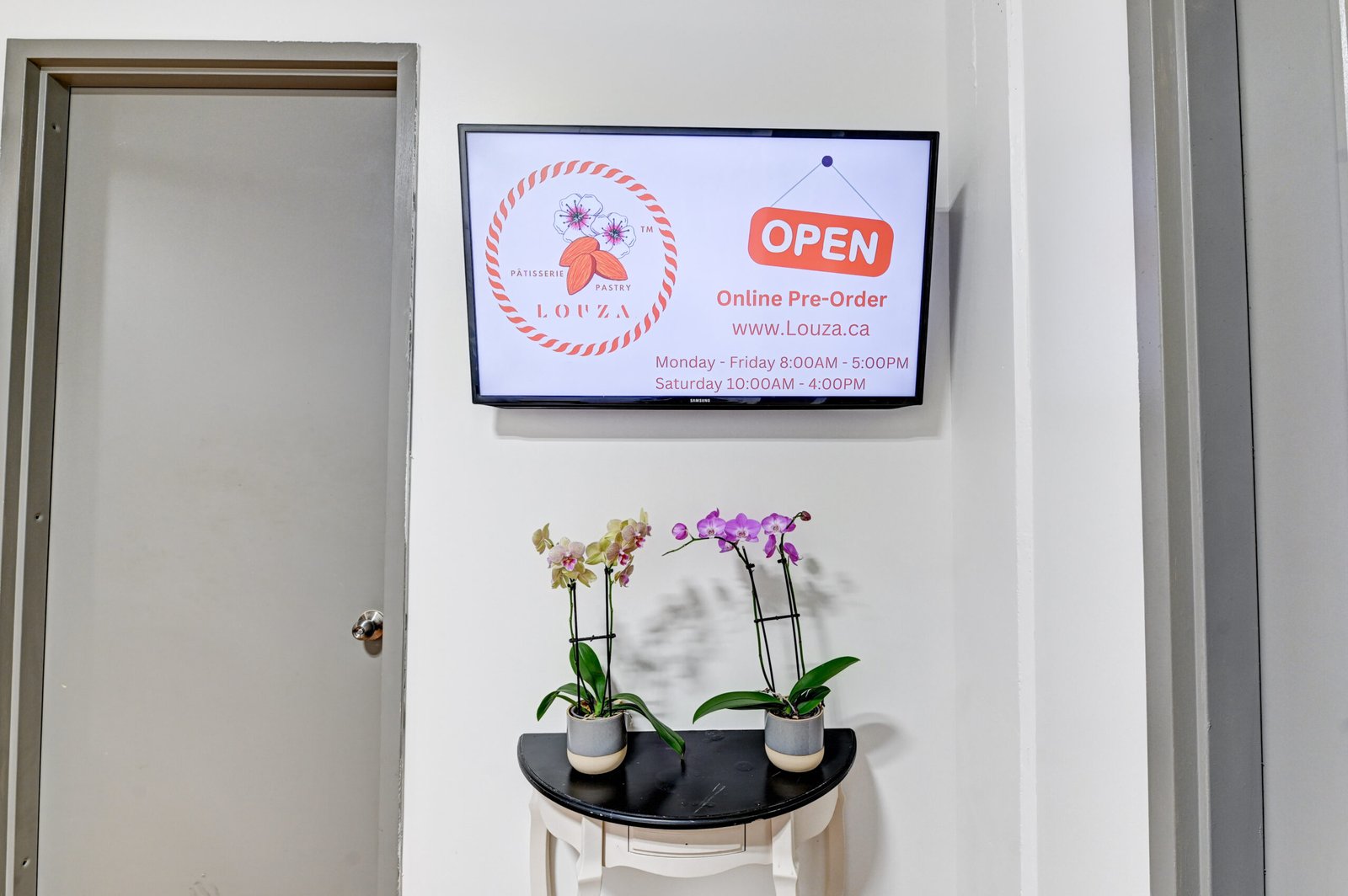 business open digital signage